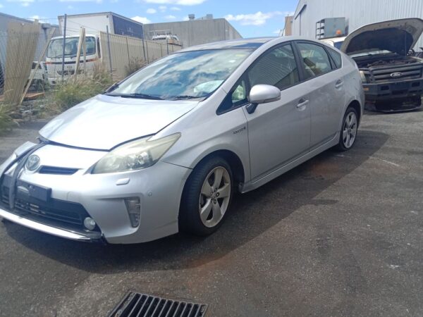 P5204 - Toyota Prius Hybrid 2013 Silver Wrecking - Image 2