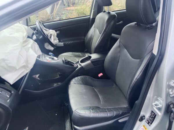 P5204 - Toyota Prius Hybrid 2013 Silver Wrecking - Image 3