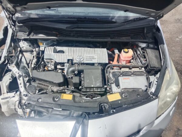P5204 - Toyota Prius Hybrid 2013 Silver Wrecking - Image 5