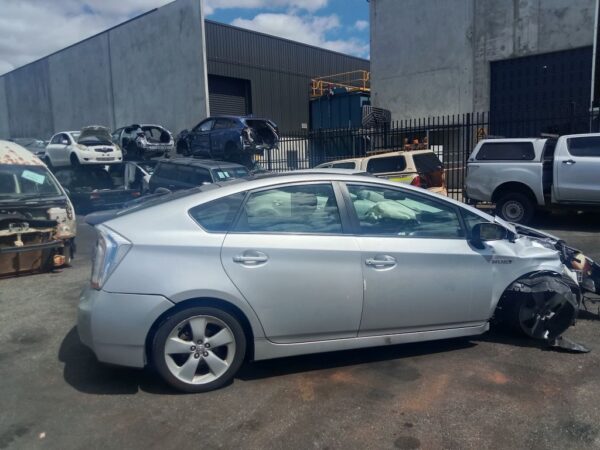 P5204 - Toyota Prius Hybrid 2013 Silver Wrecking - Image 14