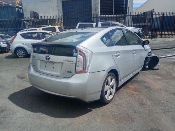 P5204 - Toyota Prius Hybrid 2013 Silver Wrecking - Image 15