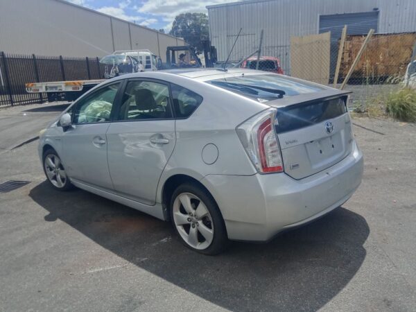P5204 - Toyota Prius Hybrid 2013 Silver Wrecking - Image 16