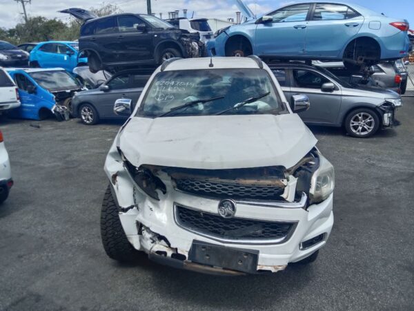 P5205 - Holden Colorado 2015 White Wrecking