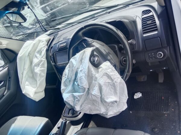P5205 - Holden Colorado 2015 White Wrecking - Image 4