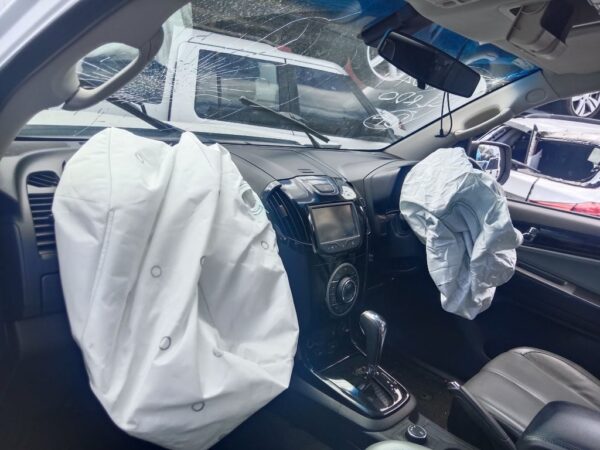P5205 - Holden Colorado 2015 White Wrecking - Image 7