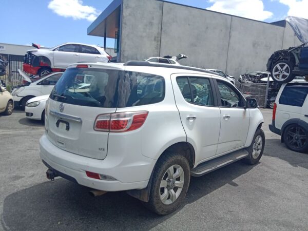 P5205 - Holden Colorado 2015 White Wrecking - Image 12
