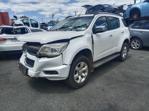 P5205 - Holden Colorado 2015 White Wrecking - Image 16