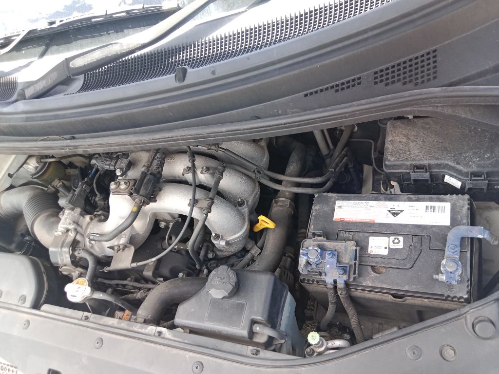 P5206 - Hyundai IMAX 2013 White Wrecking - Image 3