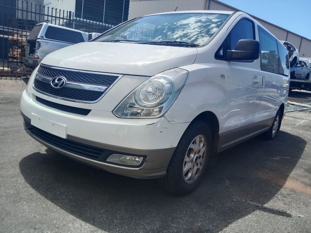 P5206 - Hyundai IMAX 2013 White Wrecking - Image 8