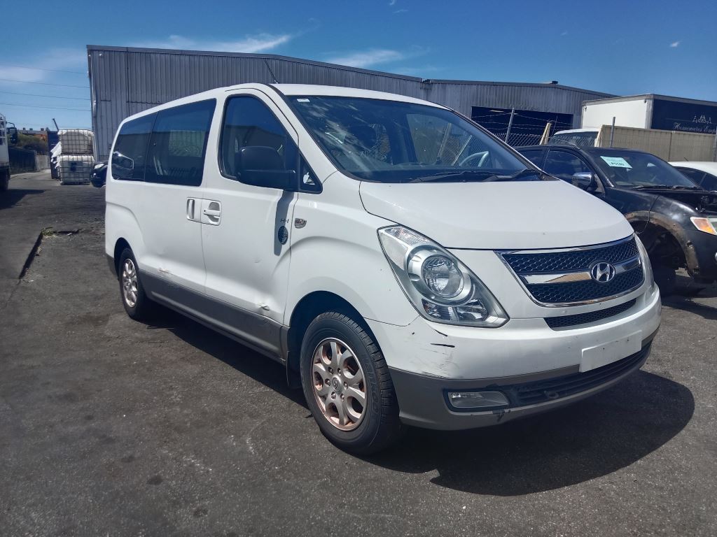 P5206 - Hyundai IMAX 2013 White Wrecking - Image 16