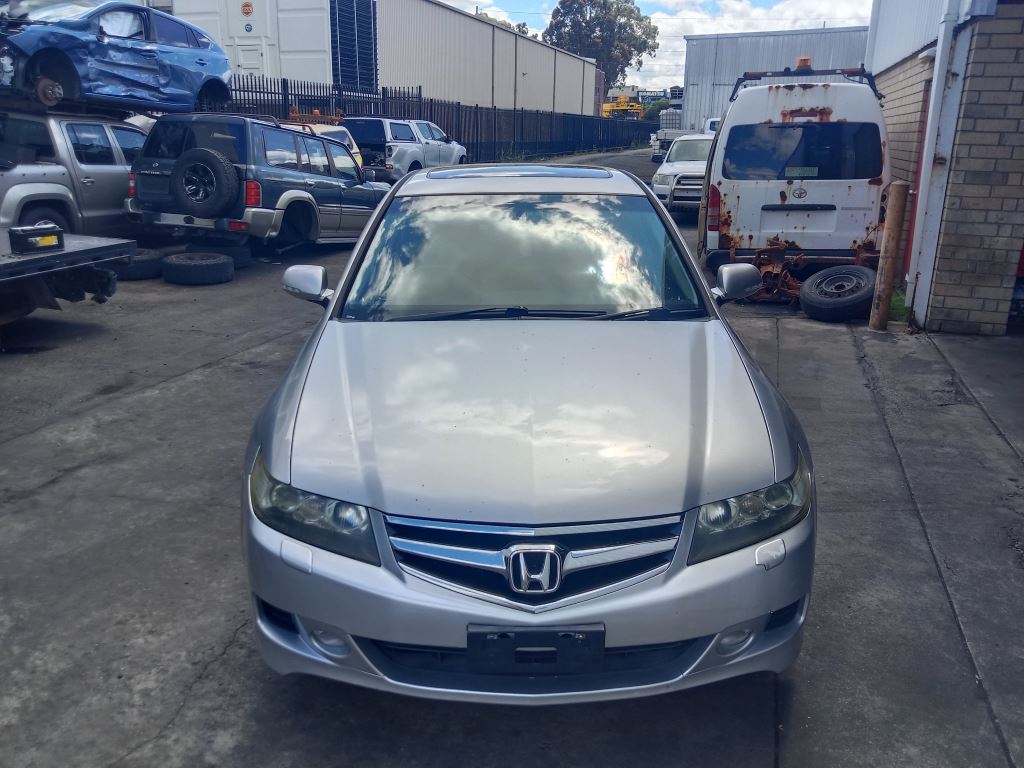 P5214 - Honda Accord Euro 2008 Silver Wrecking