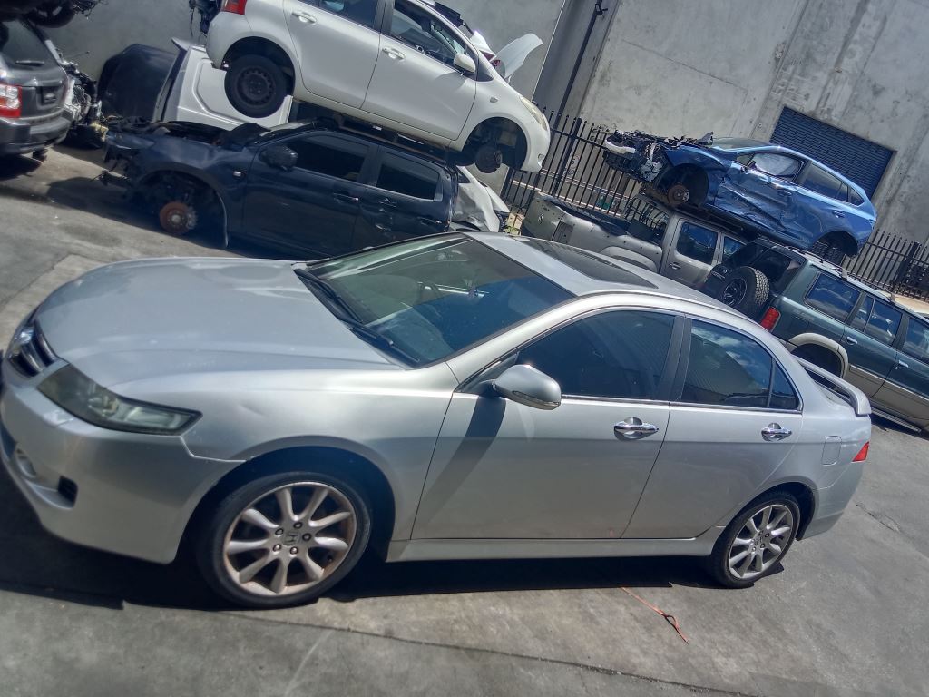 P5214 - Honda Accord Euro 2008 Silver Wrecking - Image 3