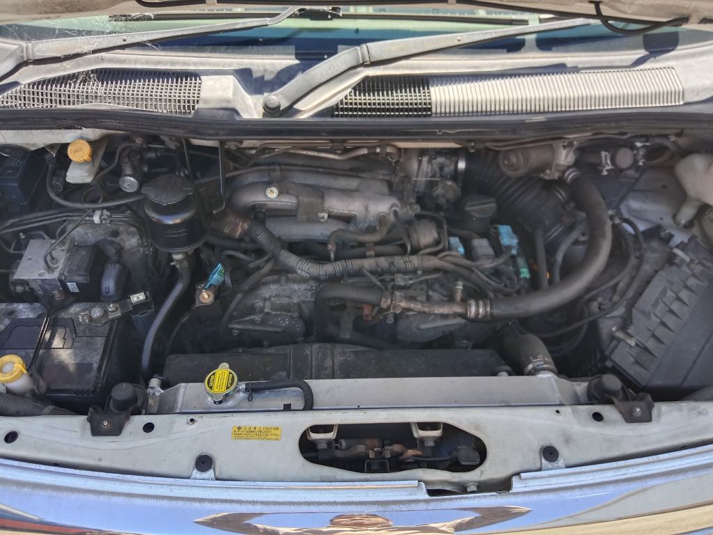 P5219 - Nissan Elgrand 2000 White Wrecking - Image 2