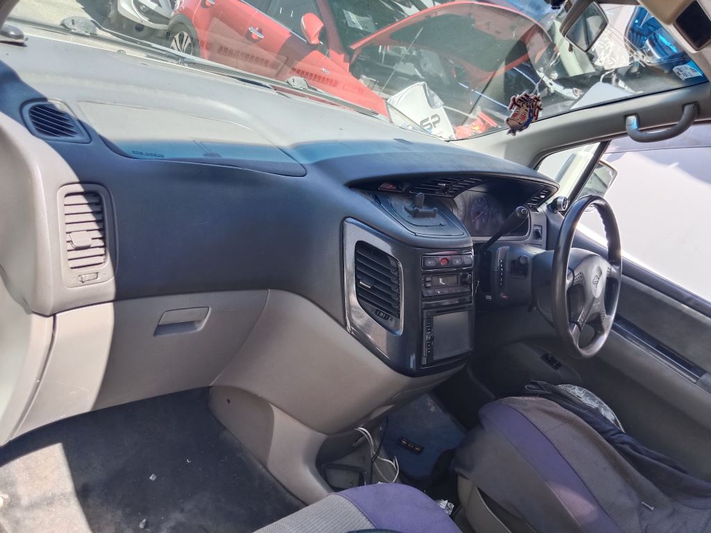 P5219 - Nissan Elgrand 2000 White Wrecking - Image 5