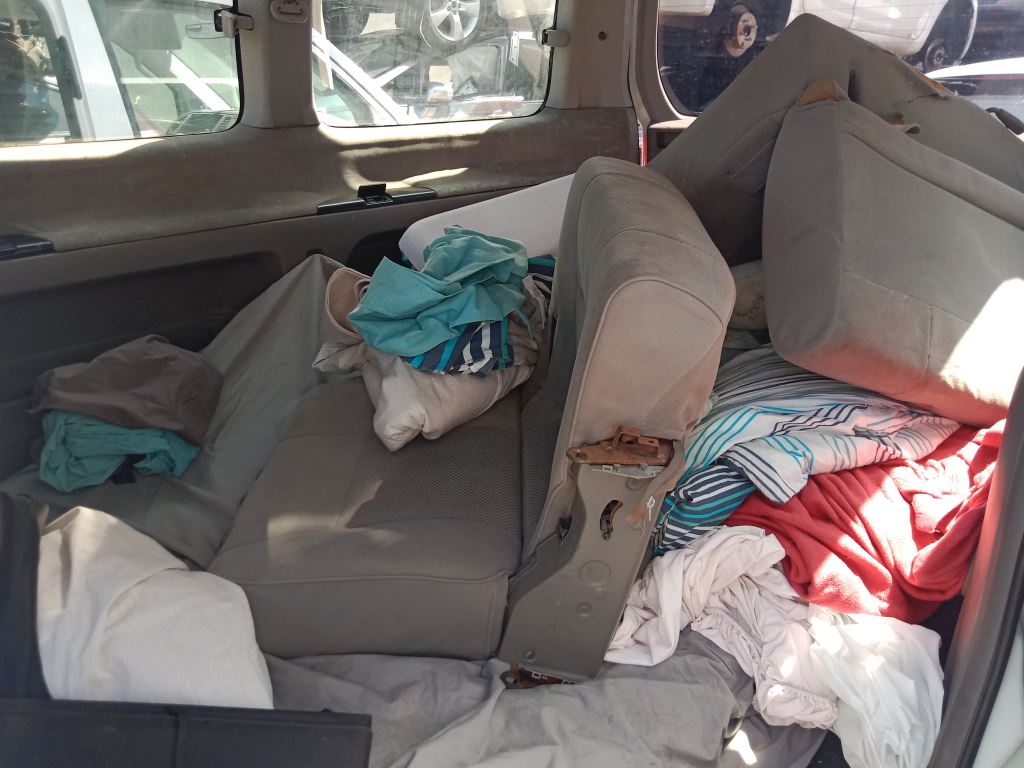 P5219 - Nissan Elgrand 2000 White Wrecking - Image 6