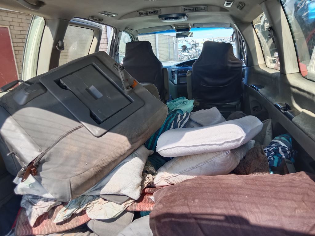 P5219 - Nissan Elgrand 2000 White Wrecking - Image 7