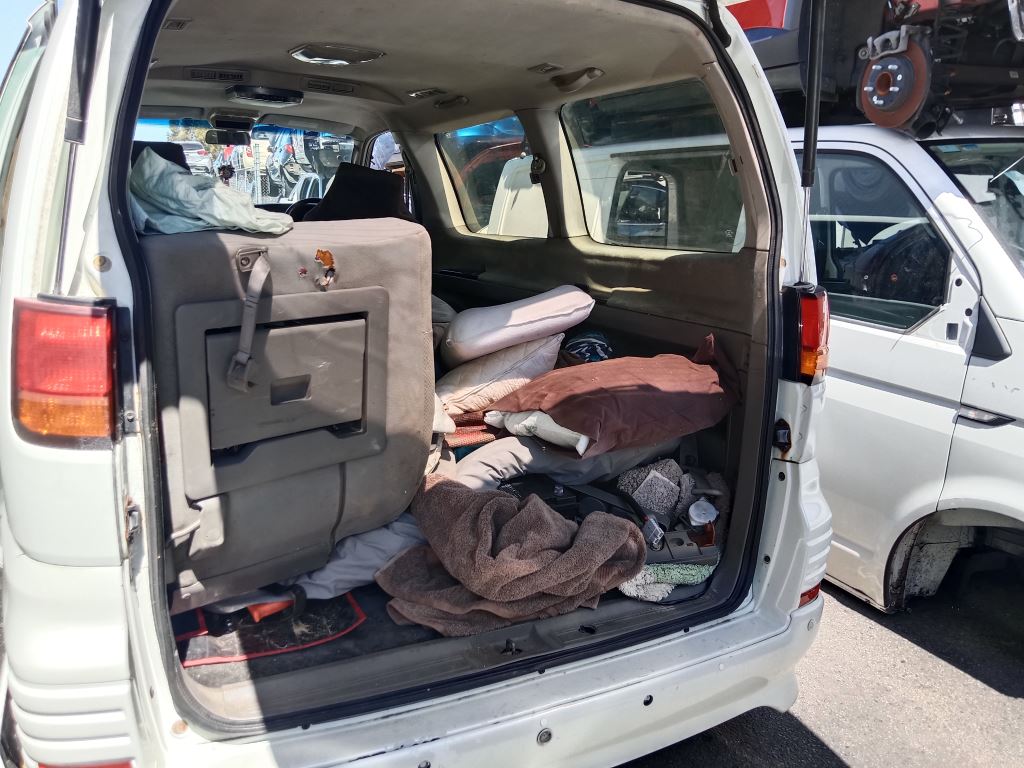 P5219 - Nissan Elgrand 2000 White Wrecking - Image 8