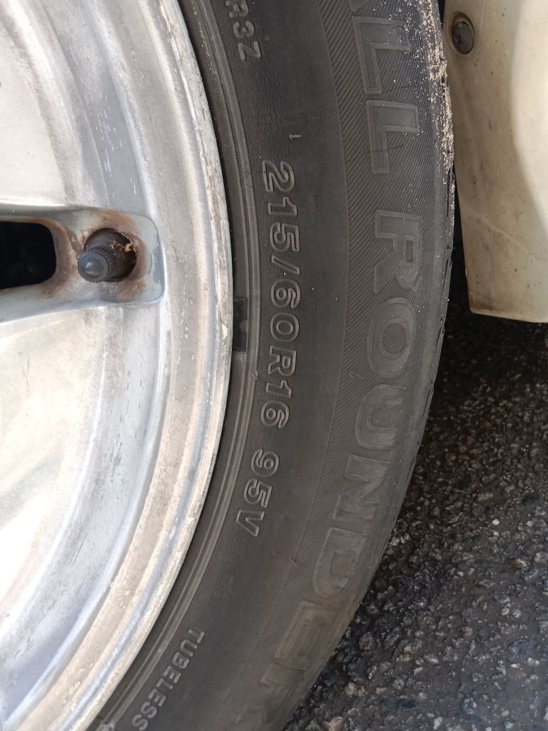 P5219 - Nissan Elgrand 2000 White Wrecking - Image 9