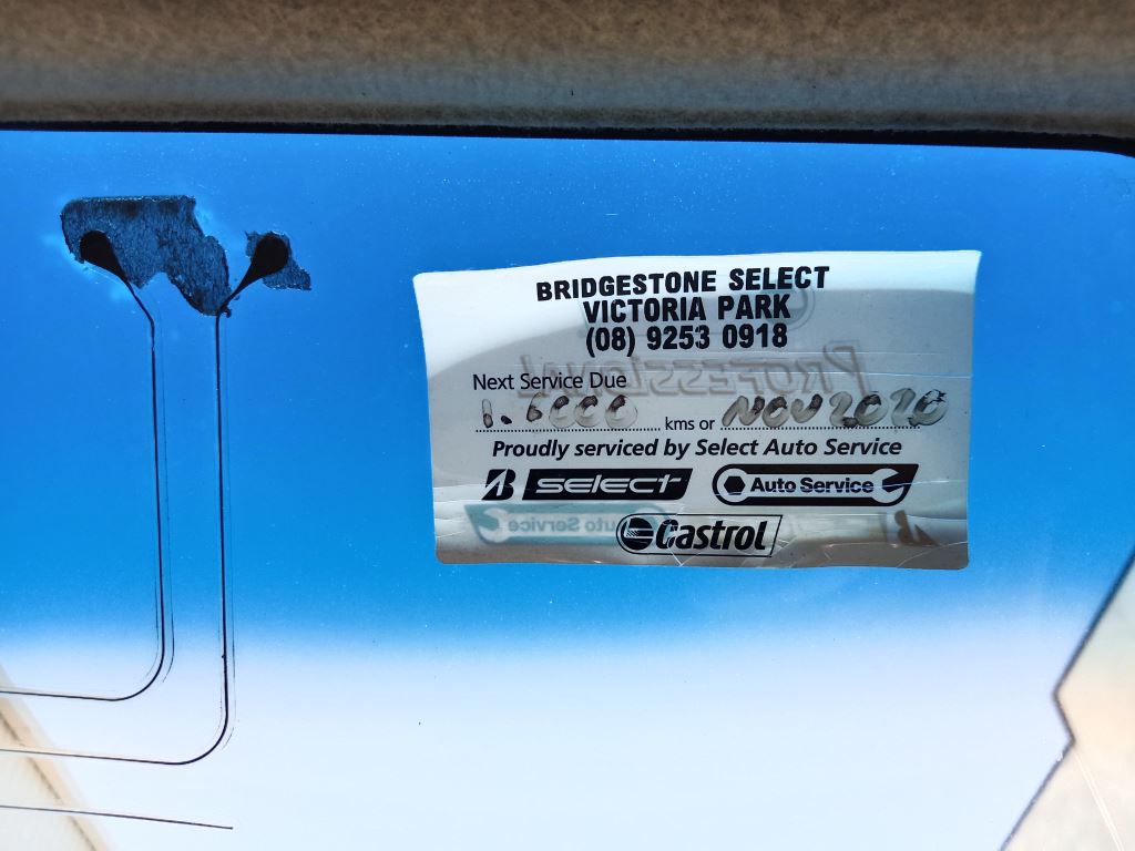 P5219 - Nissan Elgrand 2000 White Wrecking - Image 10