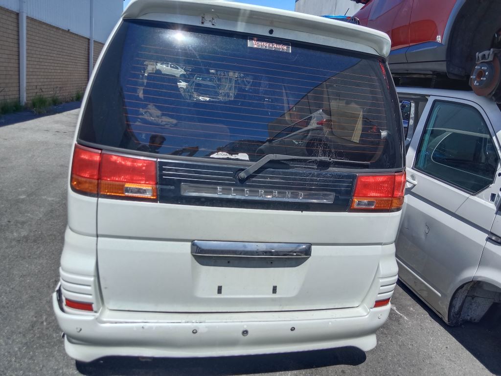 P5219 - Nissan Elgrand 2000 White Wrecking - Image 14