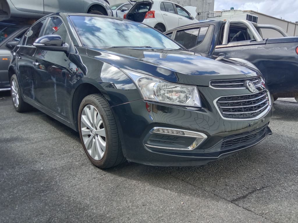P5222 - Holden Cruze 2016 Black Wrecking