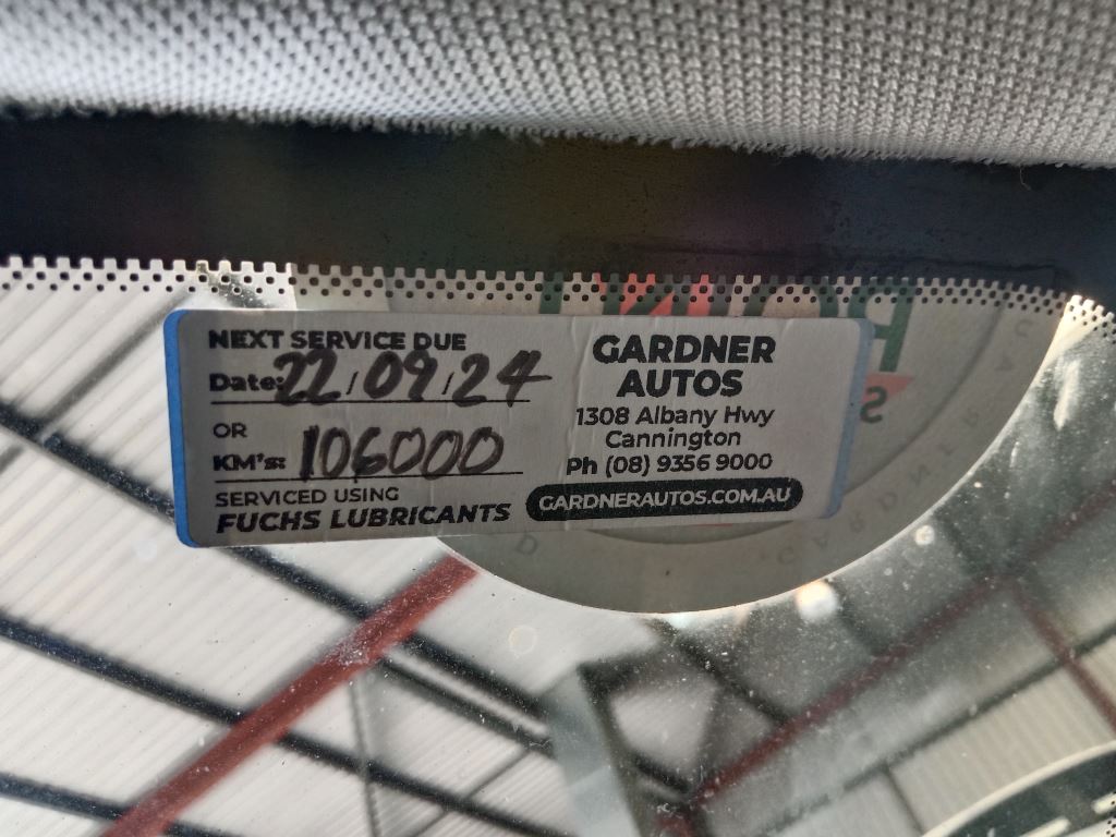 P5237 - Holden Commodore 2019 White Wrecking - Image 8