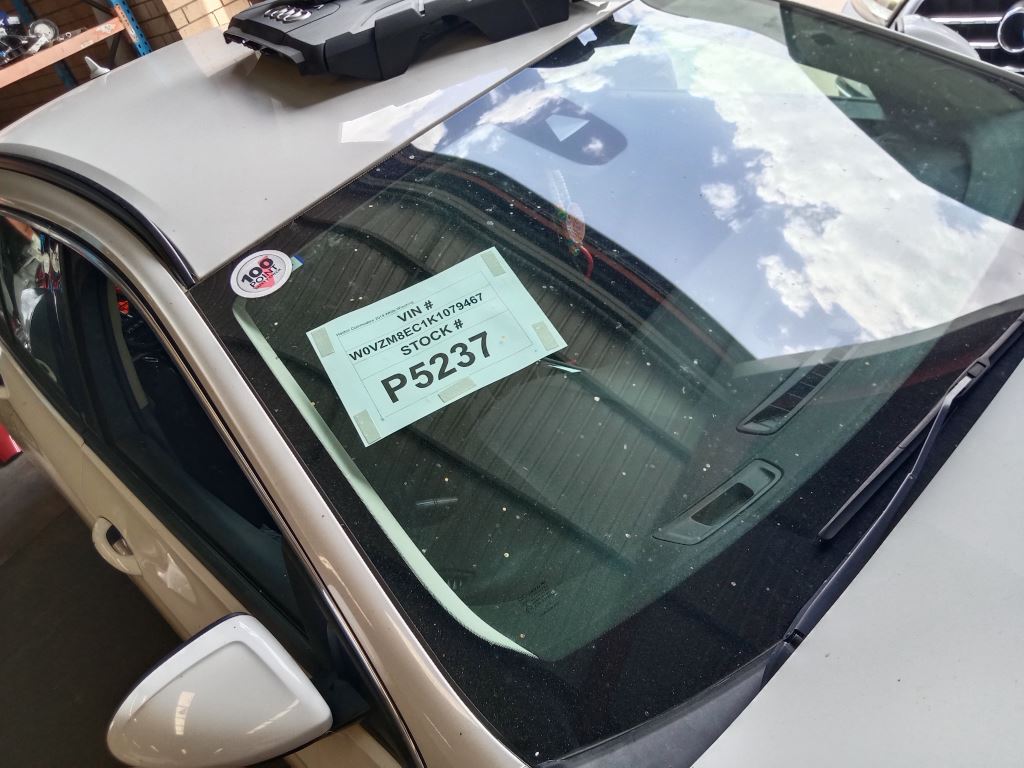 P5237 - Holden Commodore 2019 White Wrecking - Image 14