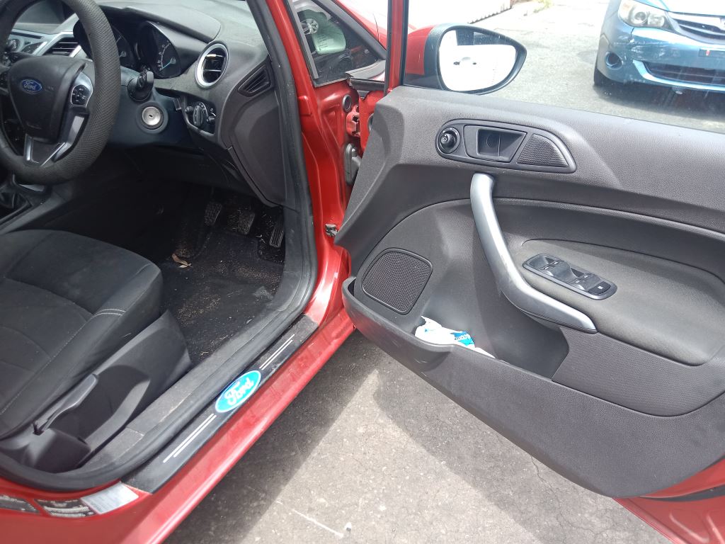 P5249 - Ford Fiesta 2015 Red Wrecking - Image 6