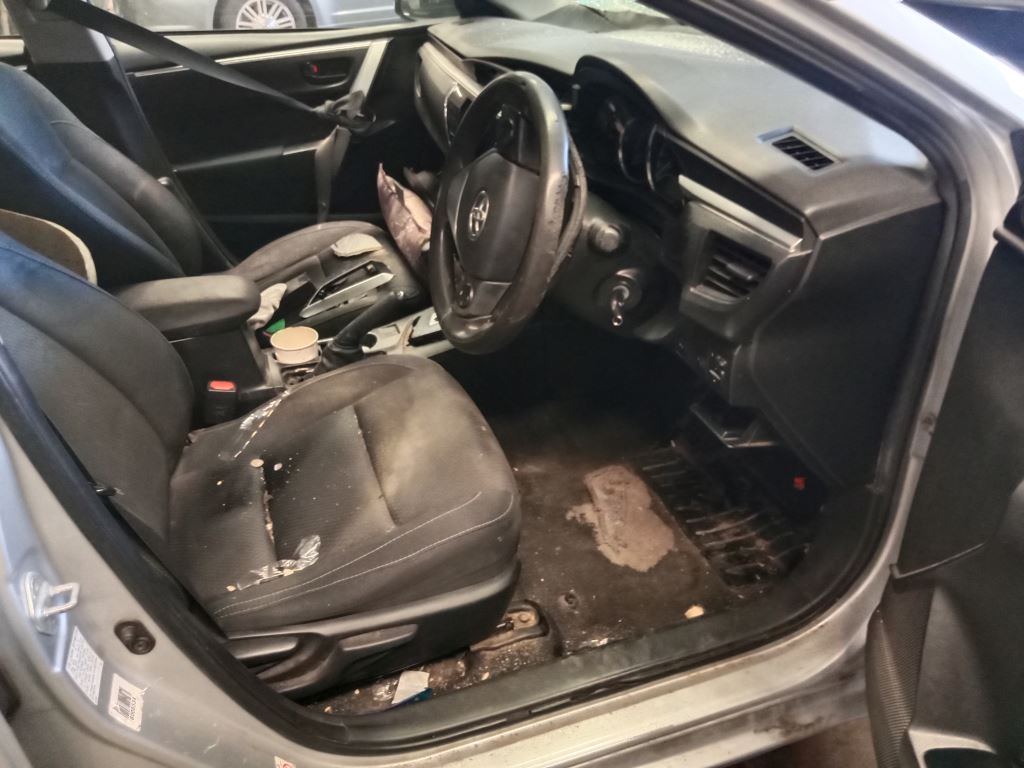 P5254 - Toyota Corolla 2015 Silver Wrecking - Image 5