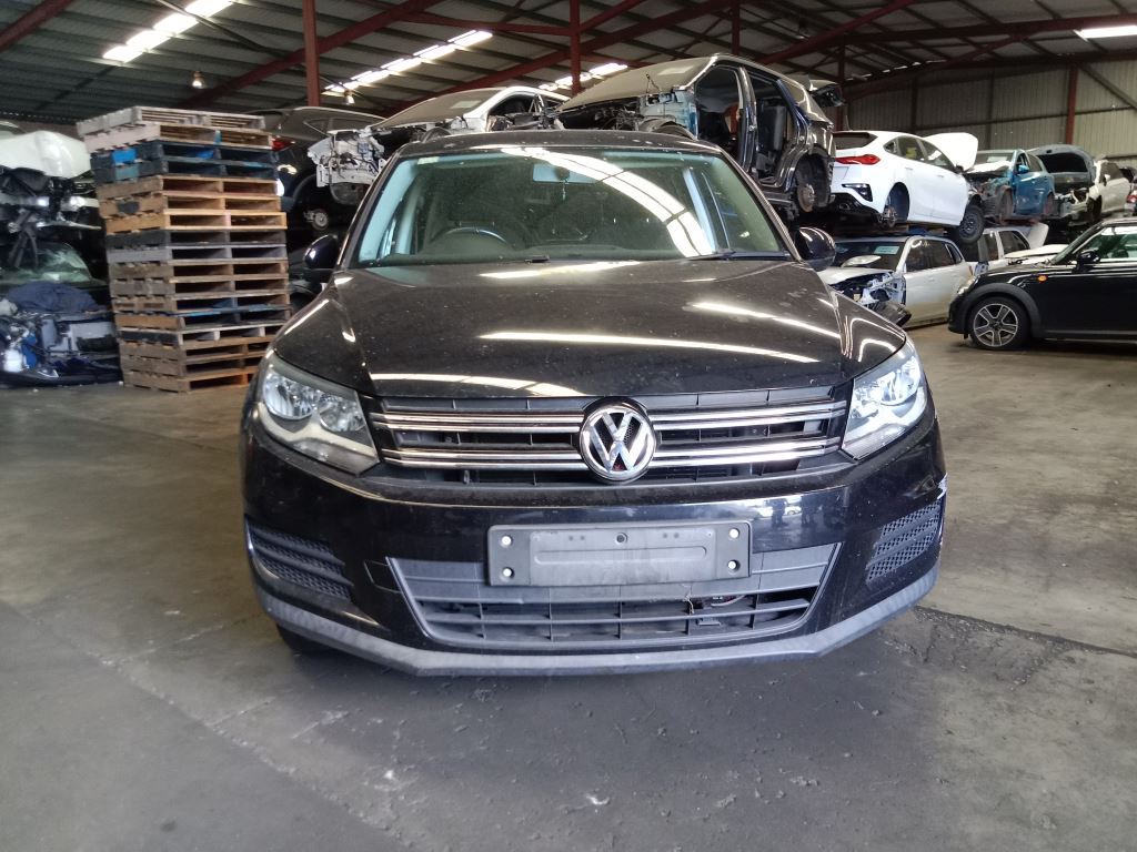 P5266 - Volkswagen Tiguan 2014 Black Wrecking
