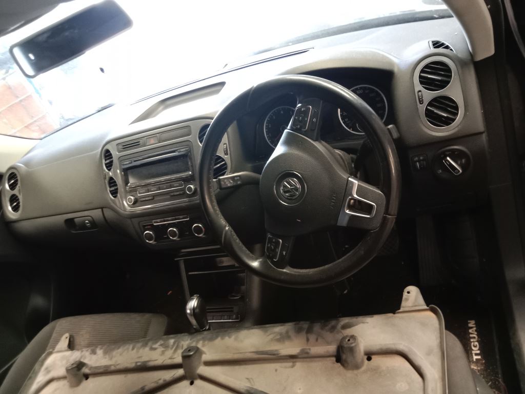 P5266 - Volkswagen Tiguan 2014 Black Wrecking - Image 3