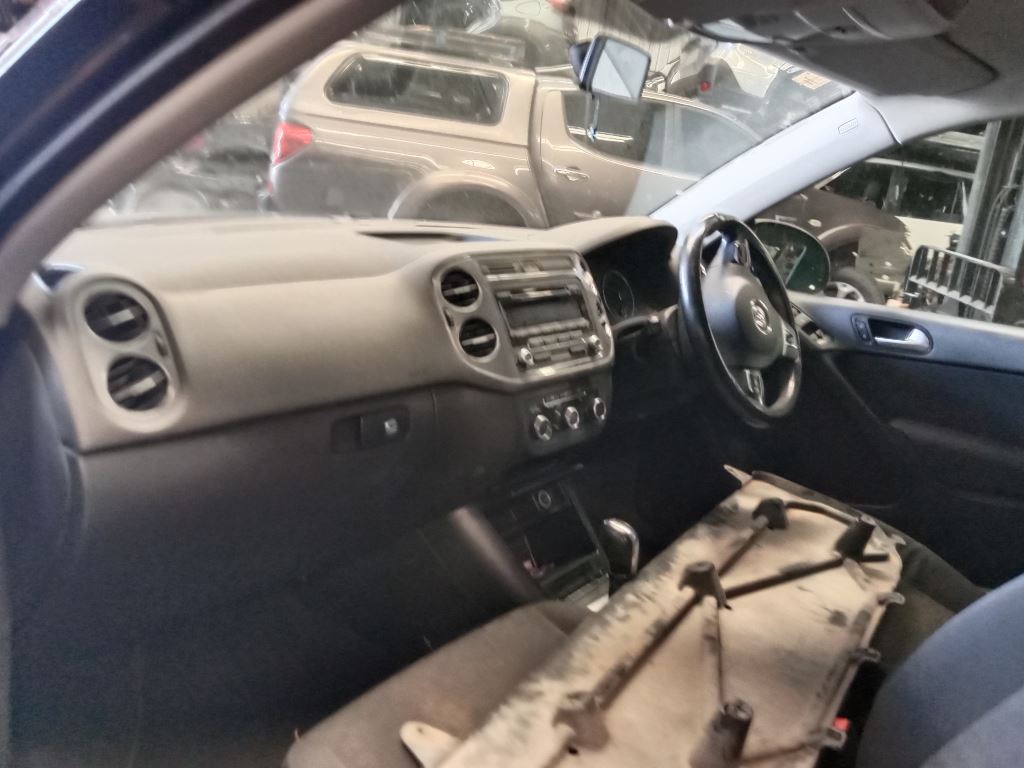 P5266 - Volkswagen Tiguan 2014 Black Wrecking - Image 6