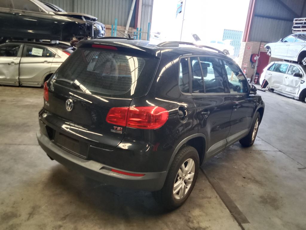 P5266 - Volkswagen Tiguan 2014 Black Wrecking - Image 7