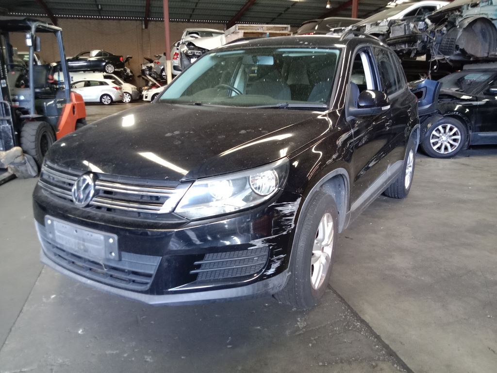P5266 - Volkswagen Tiguan 2014 Black Wrecking - Image 15