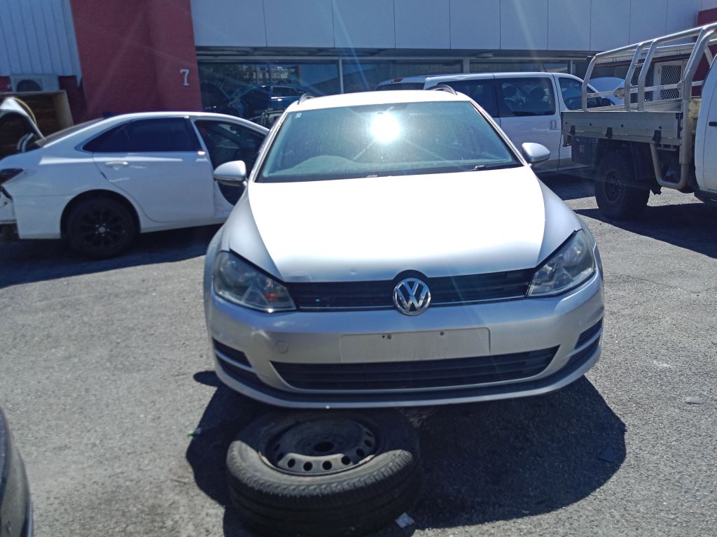 P5268 - Volkswagen golf TSI 2014 Silver Wrecking
