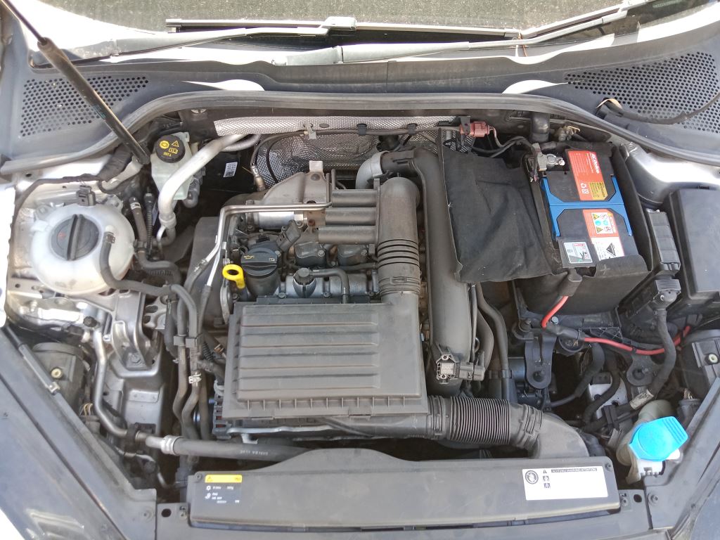 P5268 - Volkswagen golf TSI 2014 Silver Wrecking - Image 2