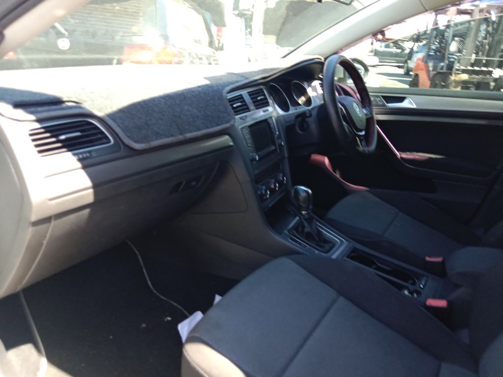 P5268 - Volkswagen golf TSI 2014 Silver Wrecking - Image 7