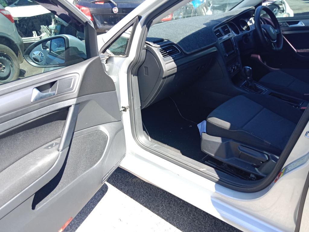 P5268 - Volkswagen golf TSI 2014 Silver Wrecking - Image 8