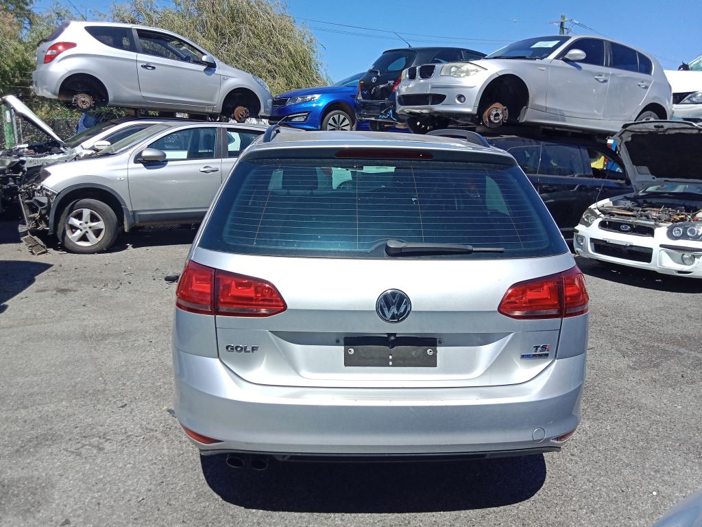 P5268 - Volkswagen golf TSI 2014 Silver Wrecking - Image 13