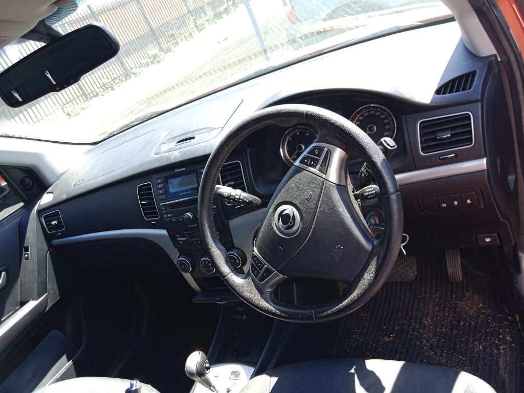 P5269 - SsangYong Korando 2012 orange Wrecking - Image 5