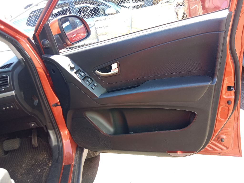 P5269 - SsangYong Korando 2012 orange Wrecking - Image 6