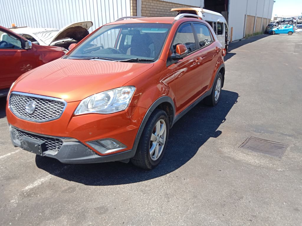 P5269 - SsangYong Korando 2012 orange Wrecking - Image 16