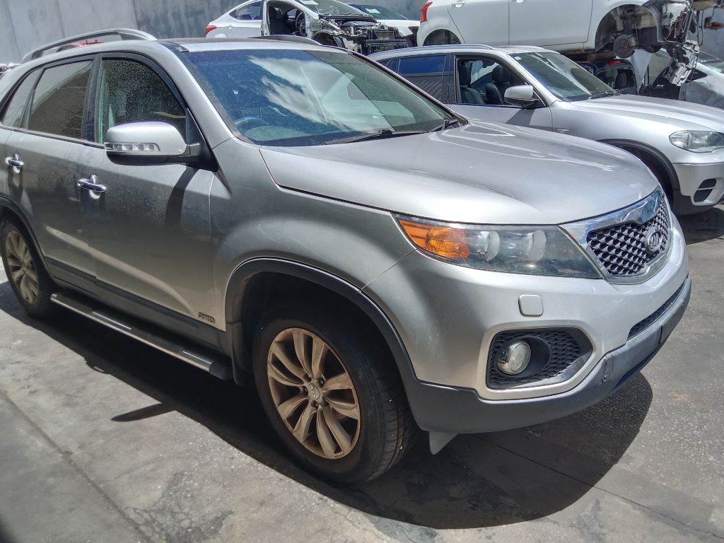 P5278 - Kia Sorento 2011 Silver Wrecking