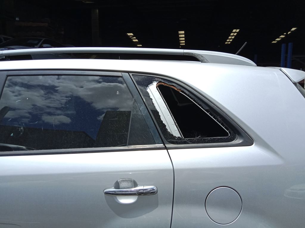 P5278 - Kia Sorento 2011 Silver Wrecking - Image 6