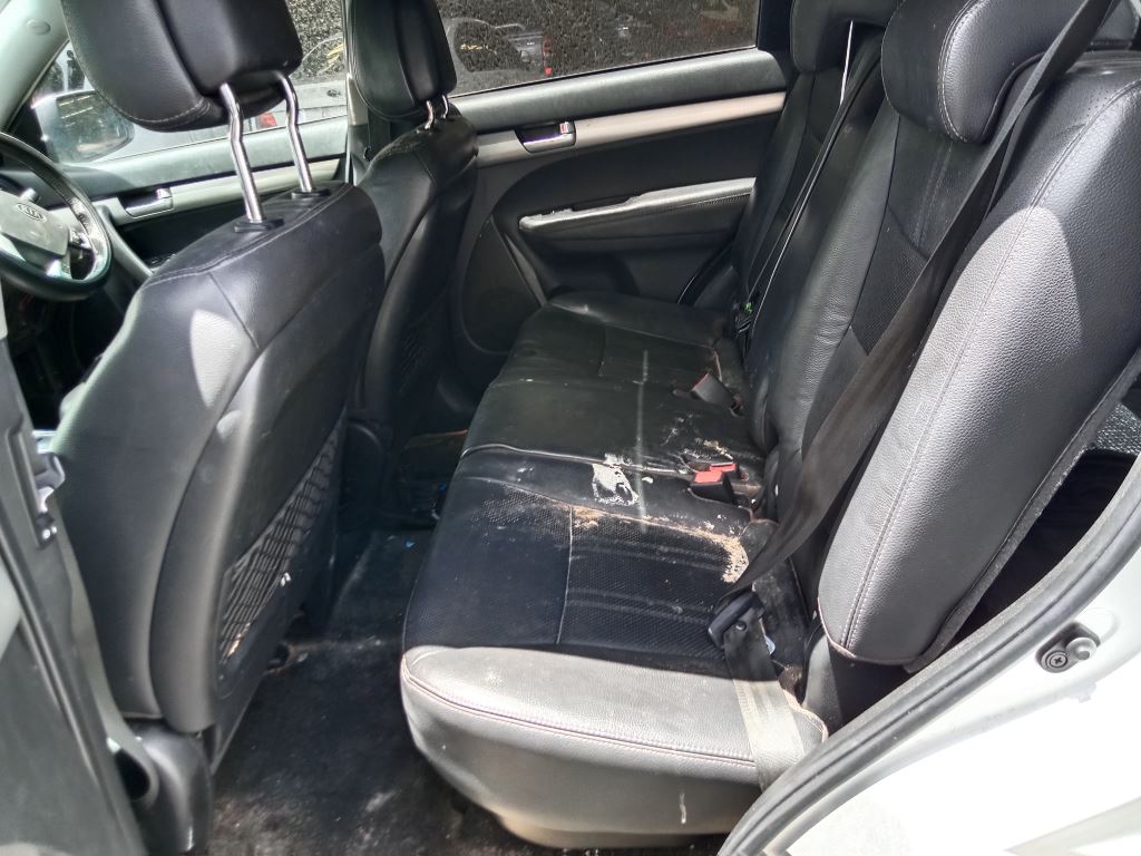 P5278 - Kia Sorento 2011 Silver Wrecking - Image 7