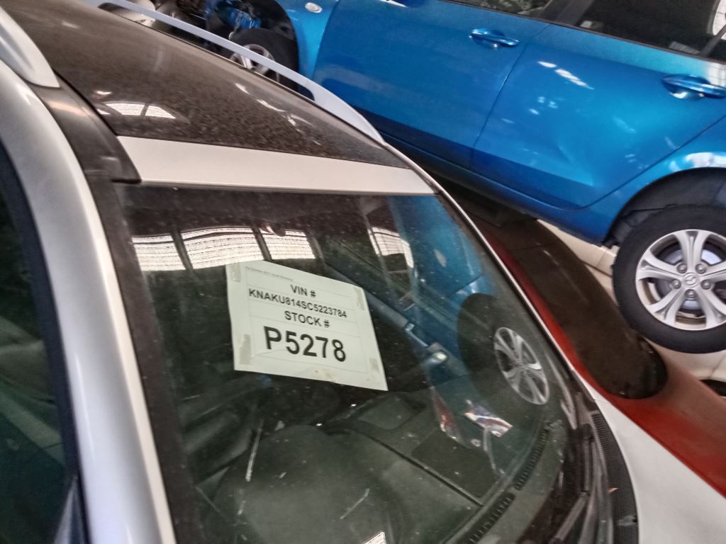 P5278 - Kia Sorento 2011 Silver Wrecking - Image 10