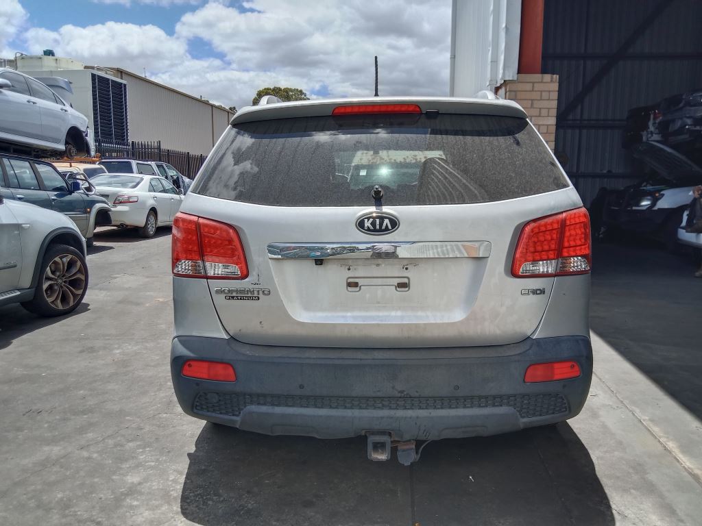 P5278 - Kia Sorento 2011 Silver Wrecking - Image 11
