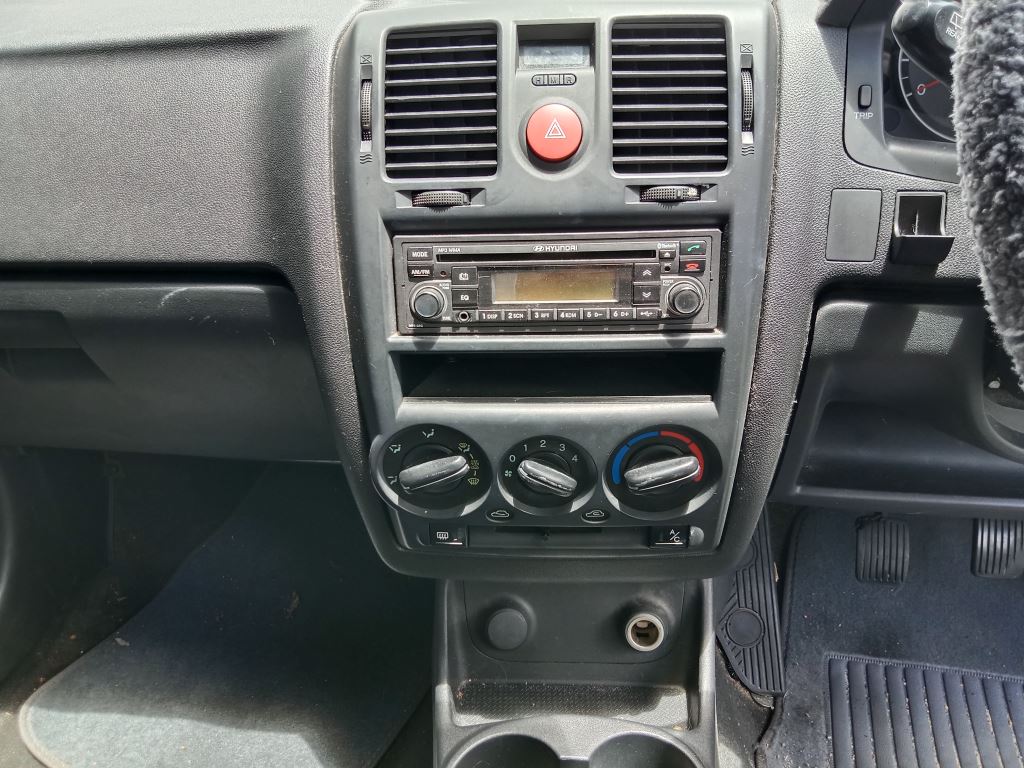 P5279 - Hyundai Getz 2009 Blue Wrecking - Image 3