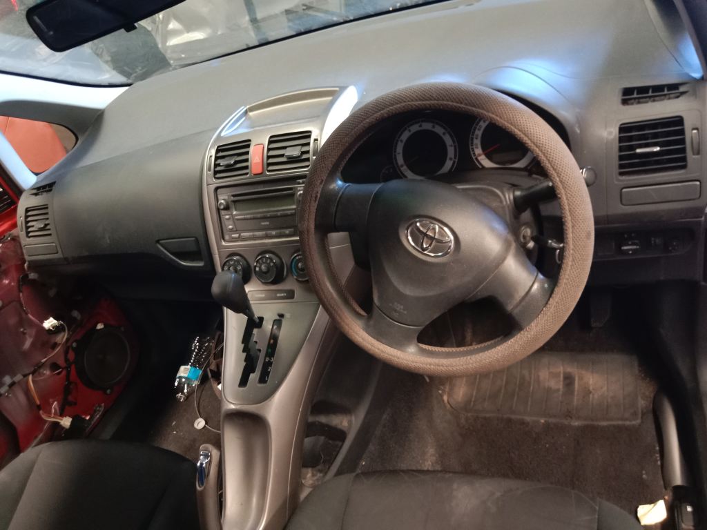 P5327 - Toyota corolla hatchback 2007 Red Wrecking - Image 4