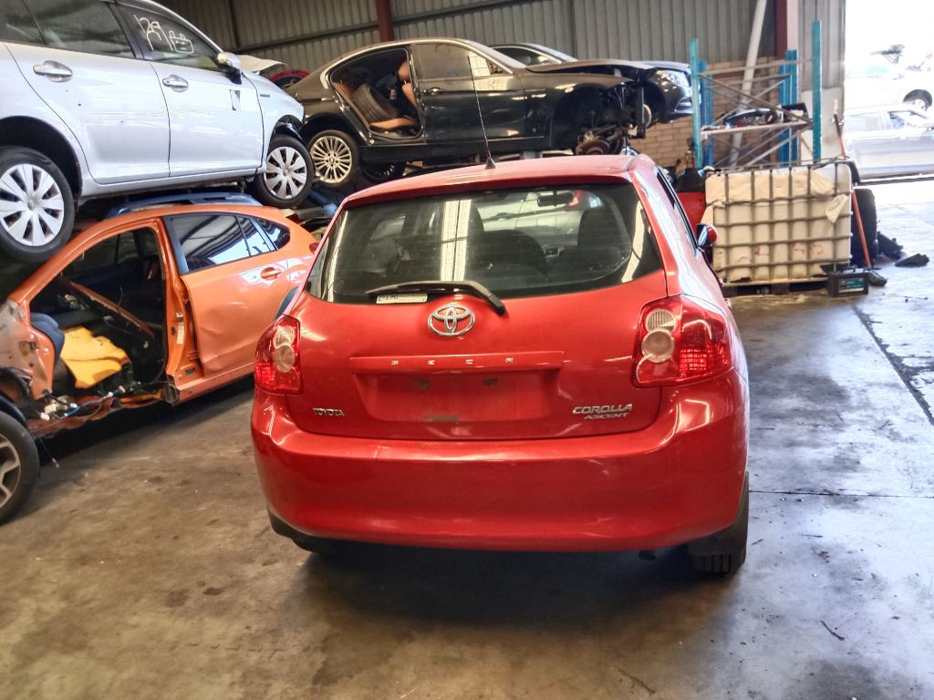 P5327 - Toyota corolla hatchback 2007 Red Wrecking - Image 13